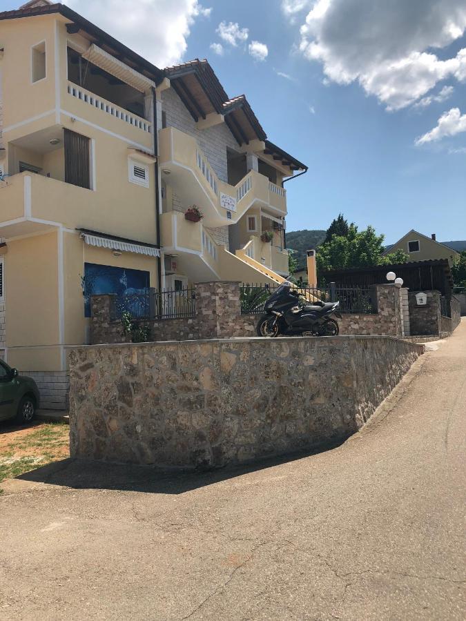 Apartments 2 Ivankovic Stari Grad  Exterior photo